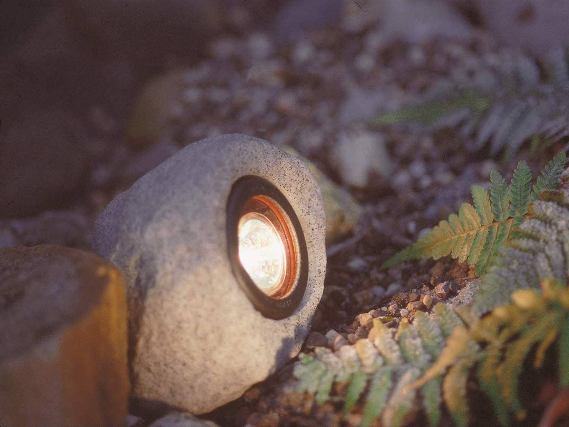 Lampes de jardin en pierre pour bassin Pontec première
