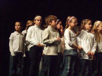 51ecb5d24e3f8c611683958f.jpg - fete_ecole_tom2009_1209(003)